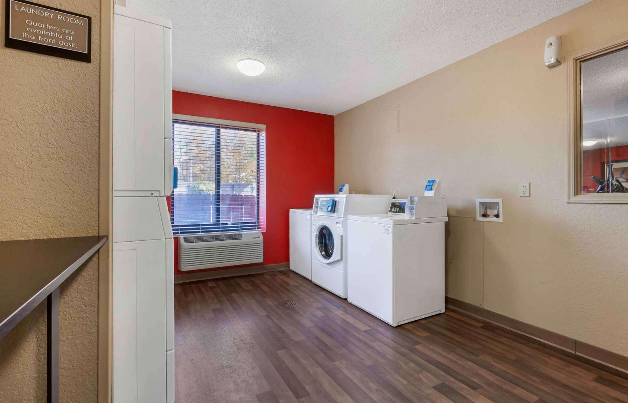 Extended Stay America Select Suites - Rockford - State Street Exteriör bild