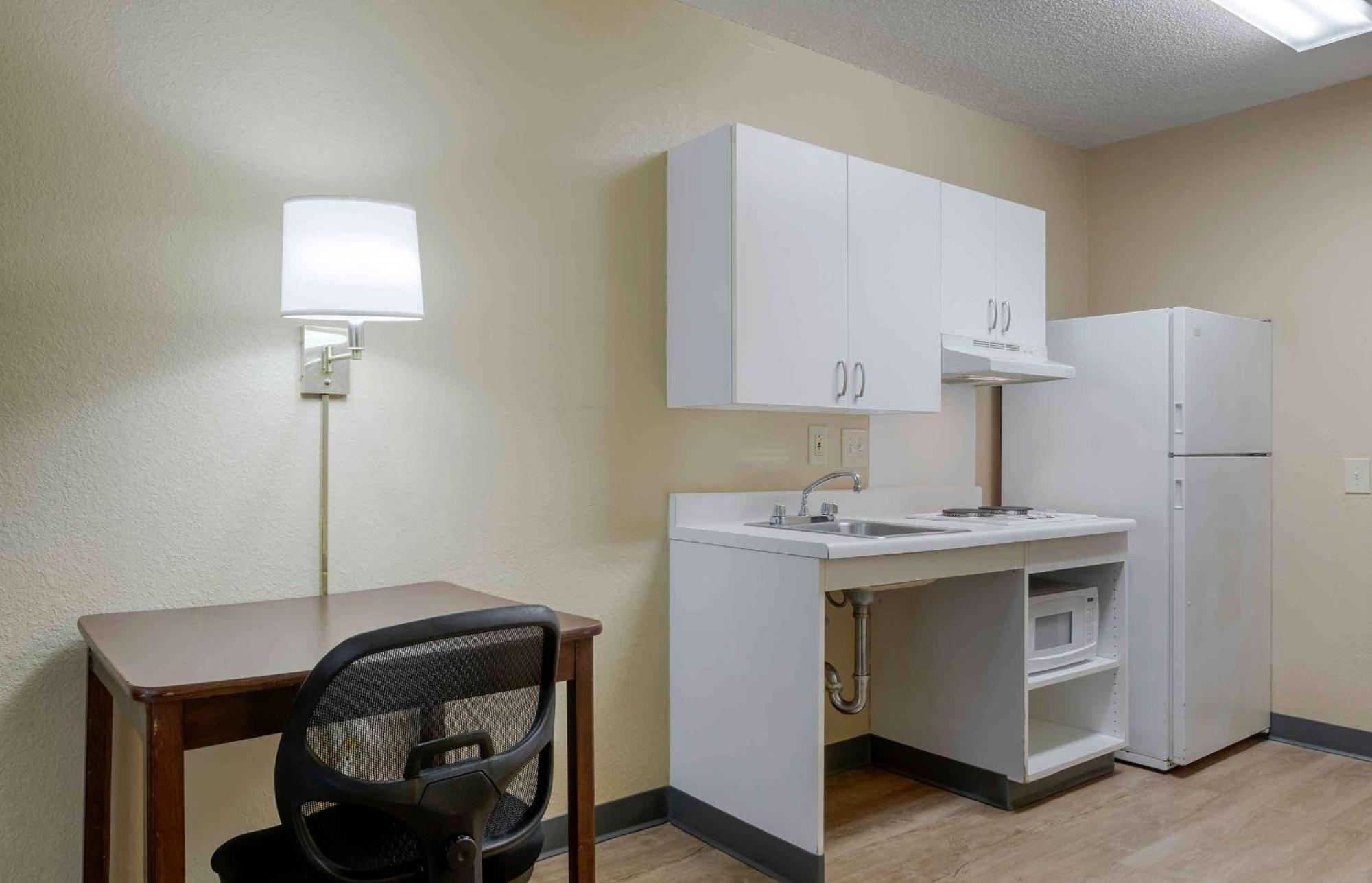 Extended Stay America Select Suites - Rockford - State Street Exteriör bild