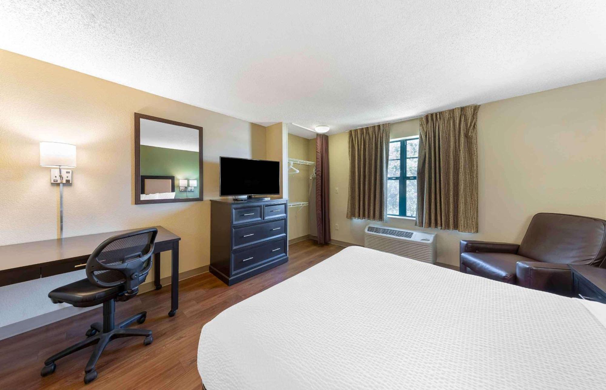 Extended Stay America Select Suites - Rockford - State Street Exteriör bild